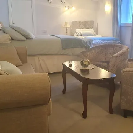 Apartment Bridgeburn House Family